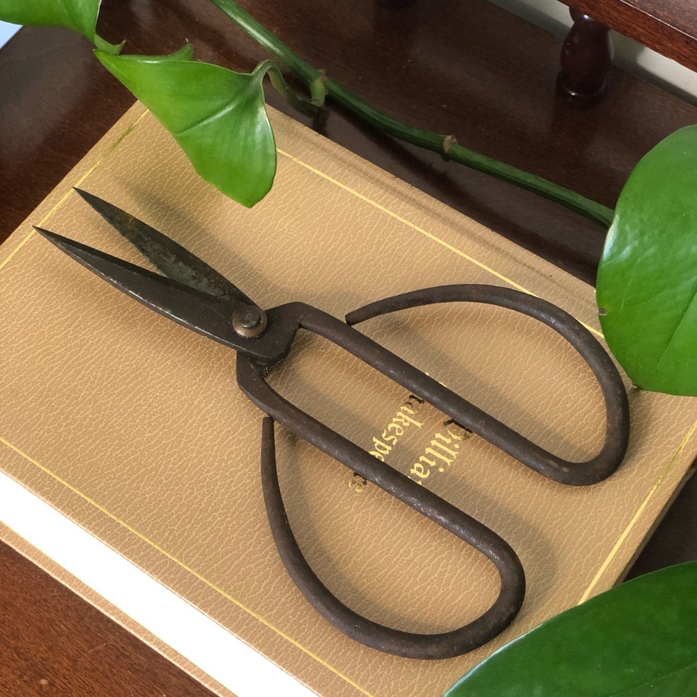Vintage Rustic Hand-Forged Style Shears – Primitive Industrial Decor Tool